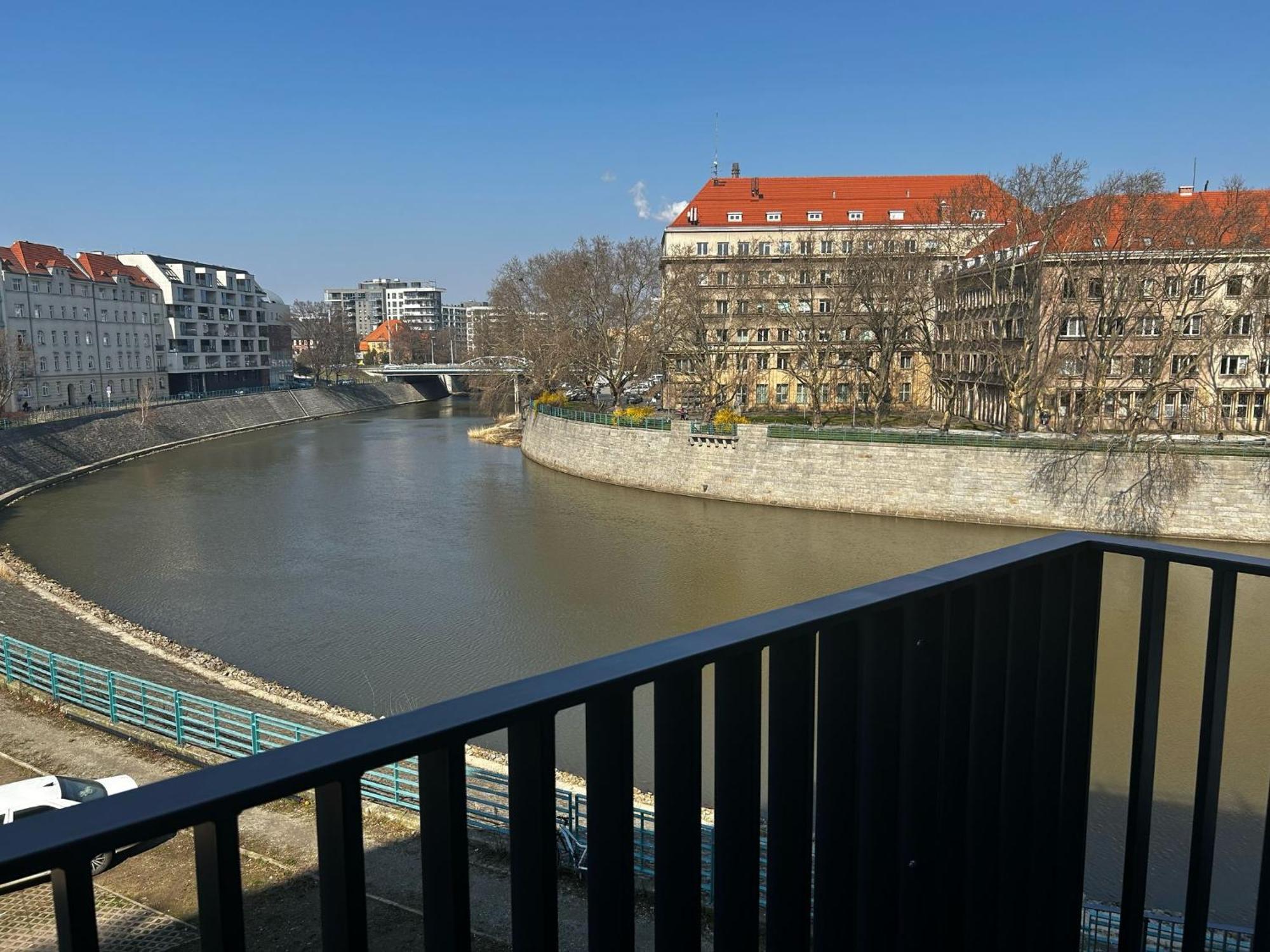 Luksusowy Apartament Z Parkingiem I Klimatyzacja W Samym Centrum Wroclawia Luaran gambar